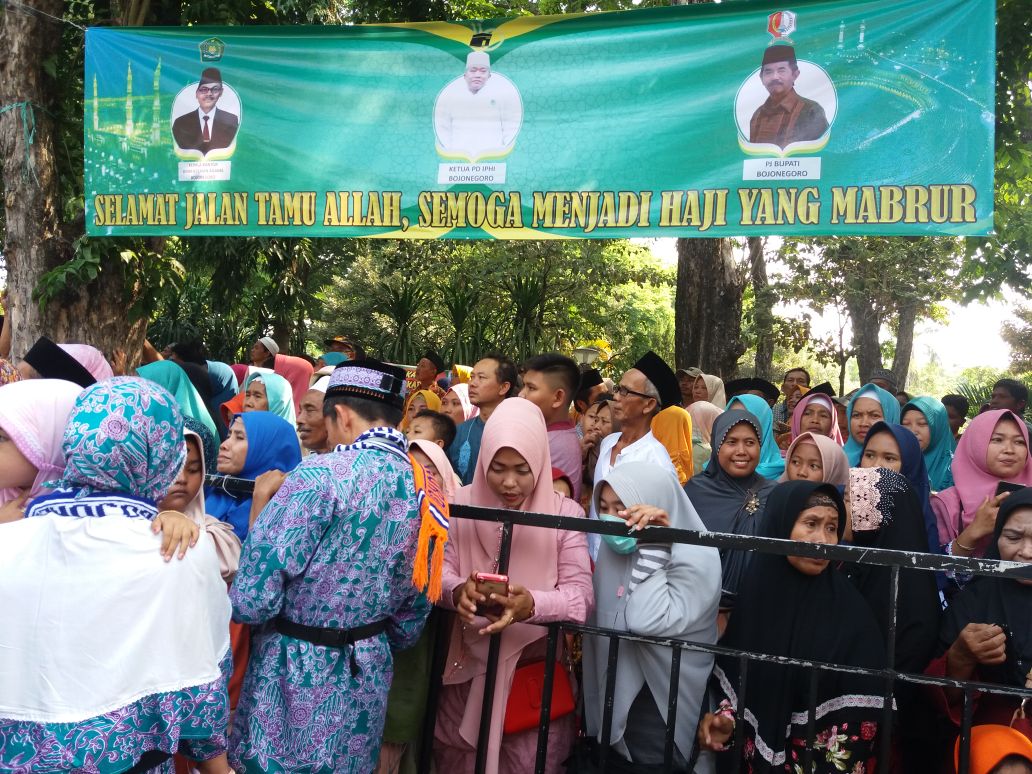 Pj Bupati Bojonegoro Supriyanto Berangkatkan 1.342 Calon Jamaah Haji