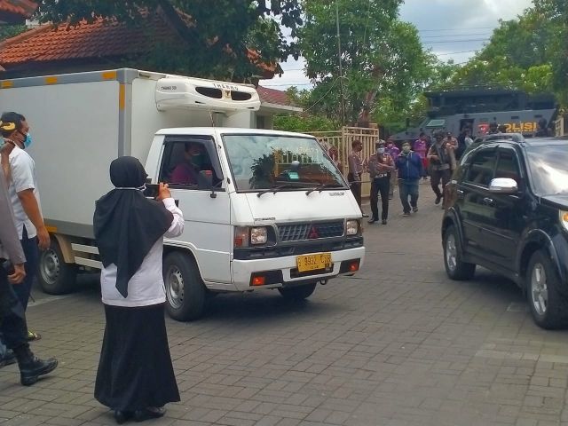 Polisi Perketat Pengamanan Distribusi Vaksin Covid-19 di Sidoarjo Tahap Pertama