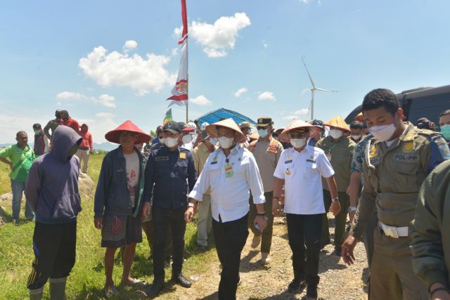 Menteri Pertanian RI Dr. H. Syahrul Yasin Limpo, SH. MH. berkunjung ke kabupaten Jeneponto Prov. Sulawesi Selatan Dalam rangka panen Raya.