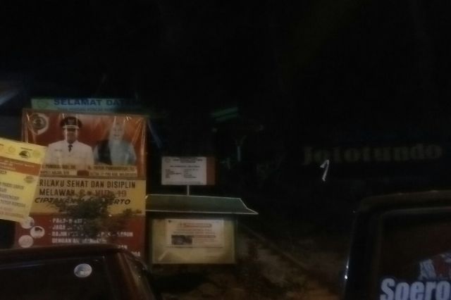 Masa Kampanye Cabup Mojokerto, Baliho Pungkasiadi di Desa Seloliman Dinilai Tidak Etis