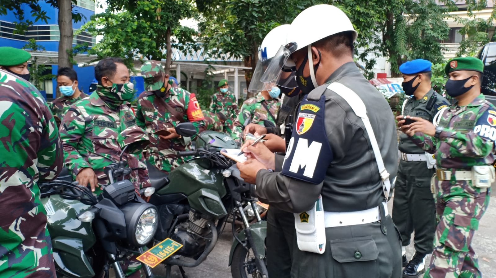 Sosialisasi Ops Gaktib Polisi Militer Waspada Wira Clurit TA.2021 Denpom V/4 Surabaya Di Kodim Surabaya Selatan