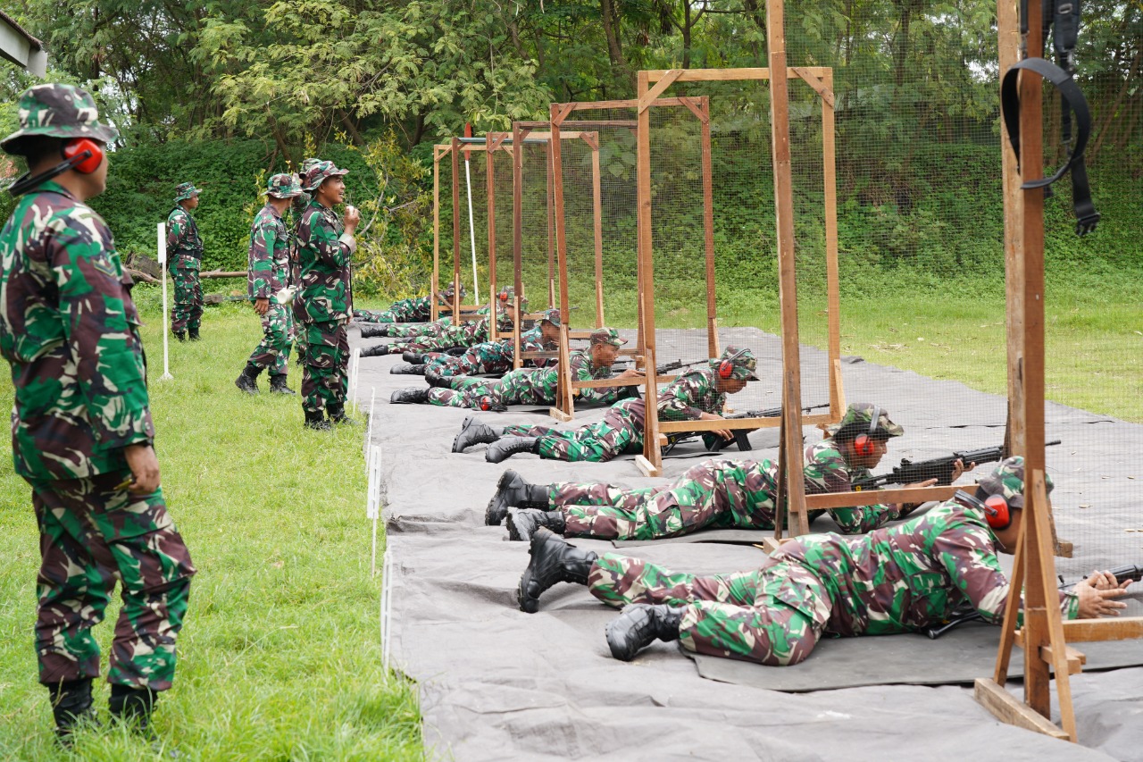 Latihan Menembak Senjata Ringan Korem 084/Bhaskara Jaya