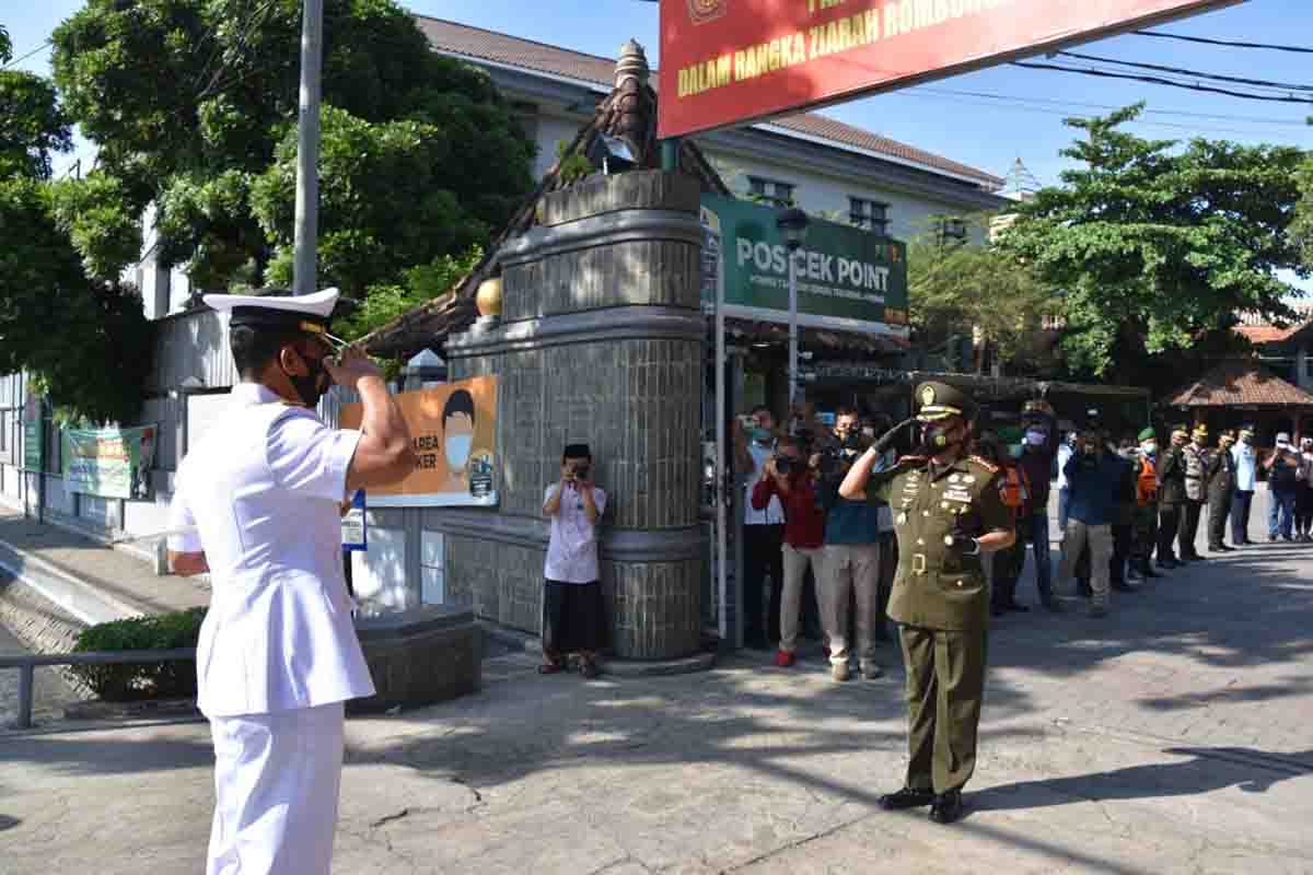 Kedatangan Pangkoarmada II di Jombang Disambut Danrem 082/CPYJ