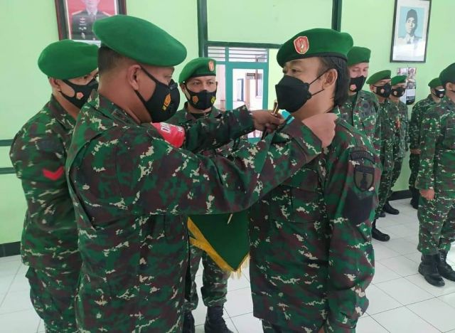 Dandim 0830/Surabaya Utara Pimpin Langsung Upacara Kenaikan Pangkat Prajuritnya 
