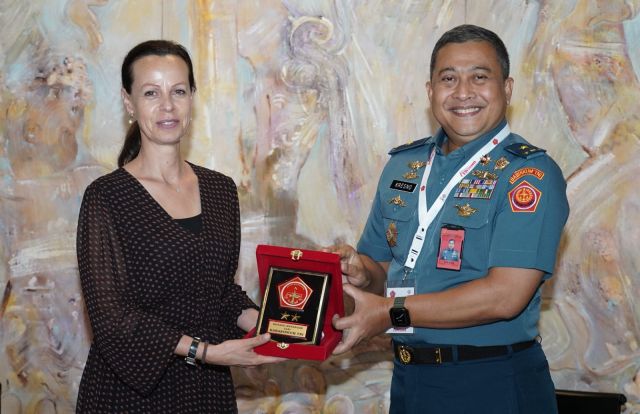 Waka Babinkum  TNI Terima Courtesy Call  ICRC Regional Director For Asia And  Pacific di Bali