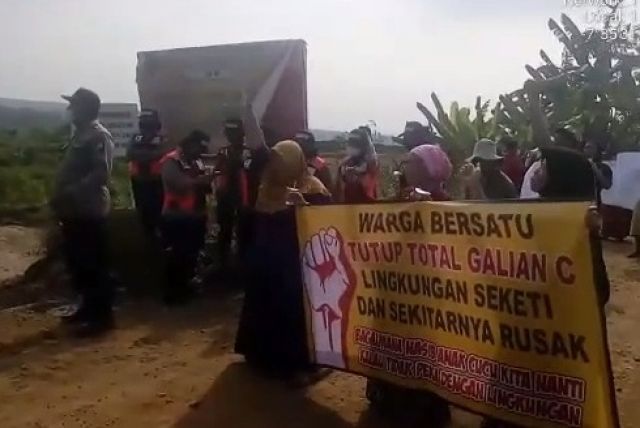 Warga Desa Jatidukuh Kembali Demo Menolak Tambang di Wilayahnya