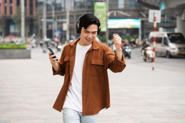 Jika Suka Putar Lagu Terus-menerus Hingga Bosan