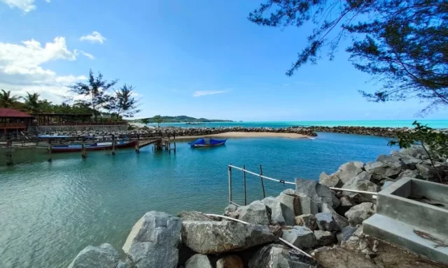4 Pantai Sungailiat Aman untuk Keluarga