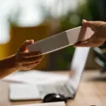 KPK Perbarui Batas Gratifikasi: Hadiah Pernikahan dan Antarrekan Kerja Kini Boleh Lebih Besar