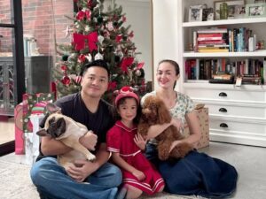 Liburan ke Korea Selatan, Rianti Cartwright Kenakan Hanbok di Tengah Suhu Dingin Demi Cara Rose