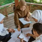 Mendikdasmen Abdul Mu’ti Siapkan Beasiswa S1 dan Insentif Bulanan Bagi 700 Ribu Guru Honorer