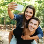 Mengapa Wajah Terlihat Aneh Saat Selfie? Simak Penjelasan Teknis Kamera dan Psikologi Otak Berikut
