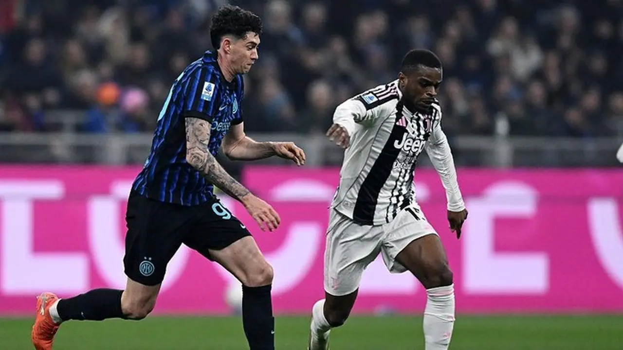 Alessandro Bastoni Minta Maaf Terkait Selebrasi Kartu Merah Pierre Kalulu dalam Laga Inter vs Juventus