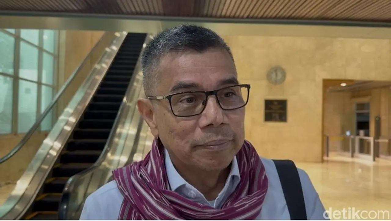 Anggota DPR Soroti Laporan Etik Ketua MKMK, Tegaskan Transparansi Pejabat Publik Anggota DPR Soroti Laporan Etik Ketua MKMK, Tegaskan Transparansi Pejabat Publik