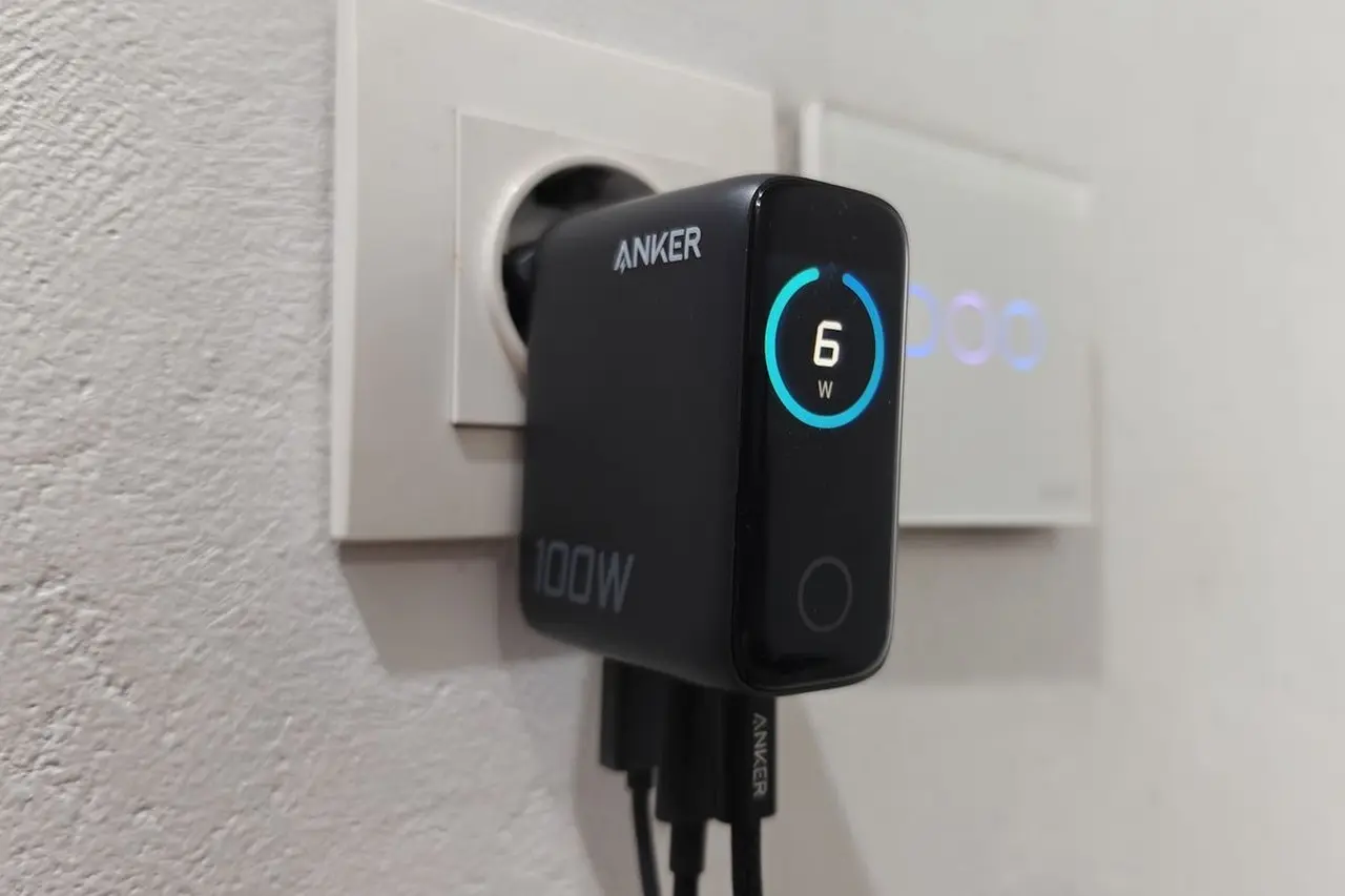 Anker Rilis Smart Display B121B di Indonesia: Charger 100W dengan Layar Pemantau Daya Real-time