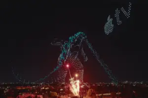 Apple Pecahkan Rekor Dunia dengan 3.000 Drone, Bentuk Godzilla Raksasa Promosikan Monarch: Legacy of Monsters