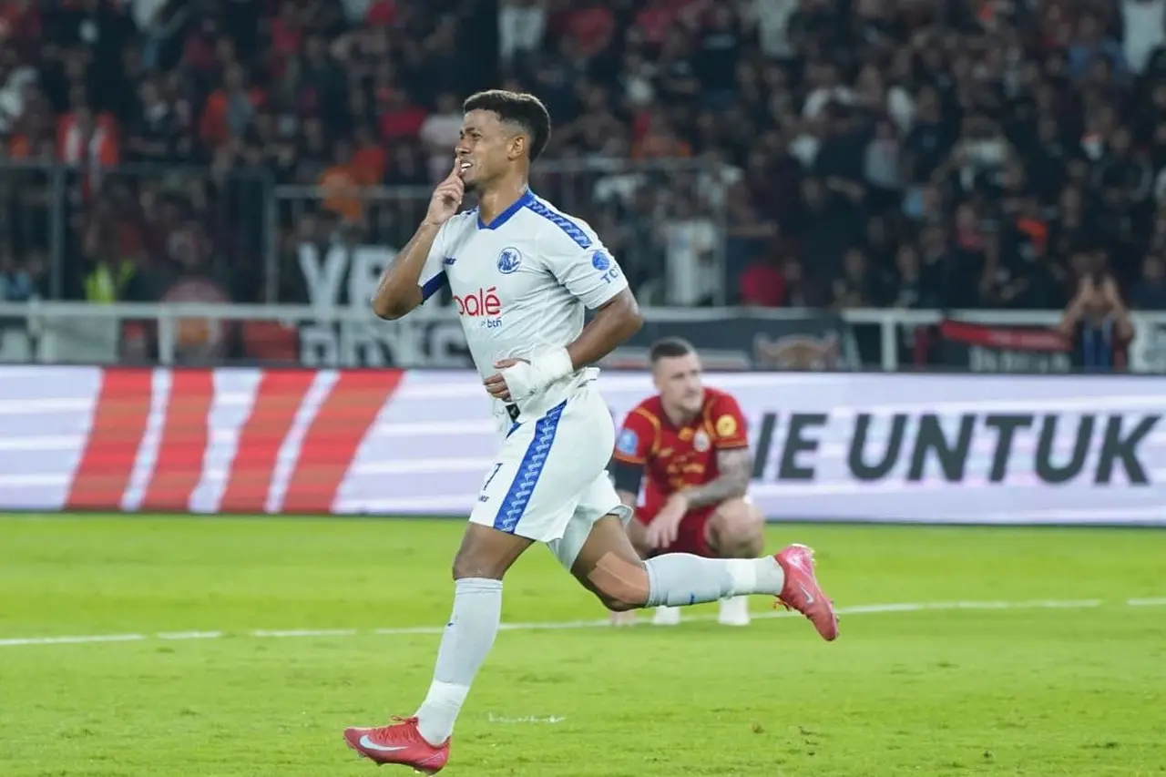 Arema FC Bungkam Persija Jakarta di SUGBK, Gabriel Silva Cetak Brace dan Debut Manis Walisson Maia
