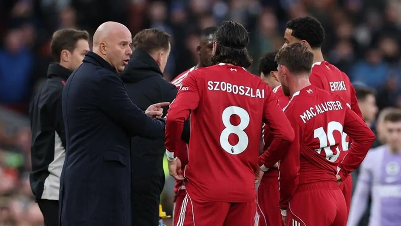 Arne Slot Tegaskan Musim Liverpool Gagal Jika Tidak Lolos ke Liga Champions dan Ungkap Dampak Transfer