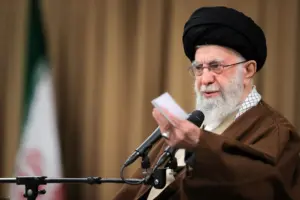 Ayatollah Ali Khamenei Peringatkan Amerika Serikat: Kapal Perang Anda Bisa Kami Kirim ke Dasar Laut