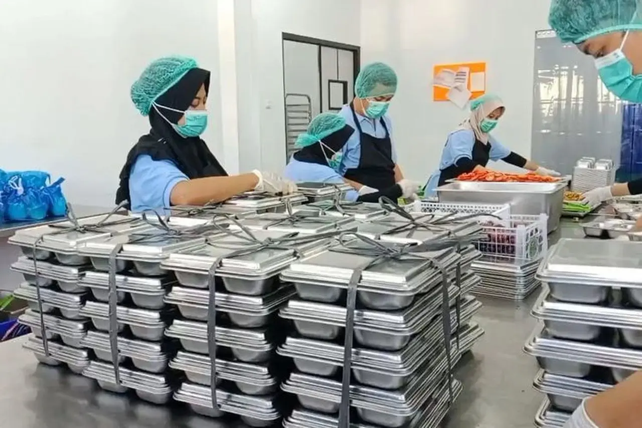 Badan Gizi Nasional Catat Program Makan Bergizi Gratis Serap 987.000 Tenaga Kerja dan 40.000 UMKM Badan Gizi Nasional Catat Program Makan Bergizi Gratis Serap 987.000 Tenaga Kerja dan 40.000 UMKM