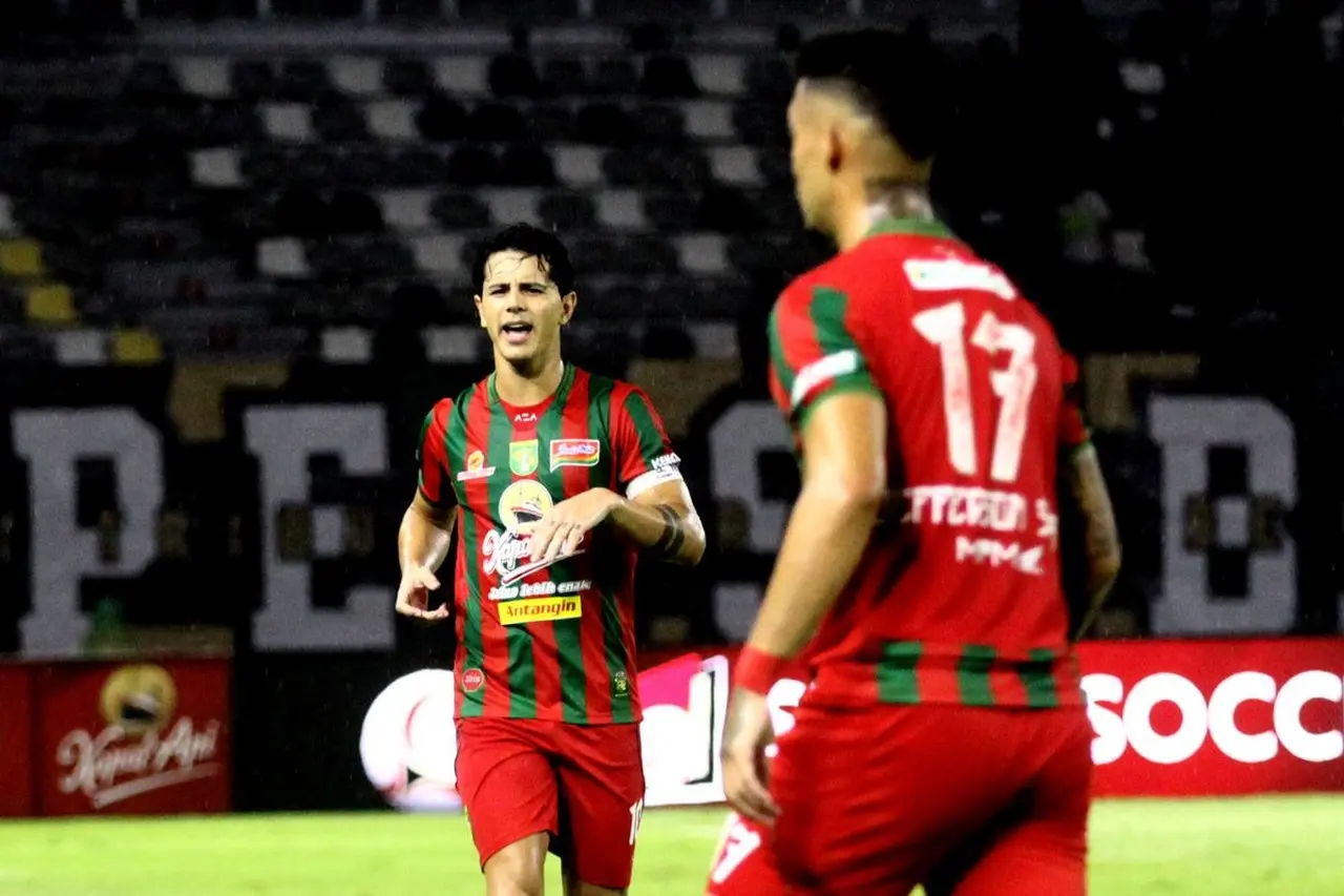 Bernardo Tavares Bela Bruno Moreira, Soroti Akurasi Pemain Persebaya Pasca Laga Kontra PSM Makassar Bernardo Tavares Bela Bruno Moreira, Soroti Akurasi Pemain Persebaya Pasca Laga Kontra PSM Makassar