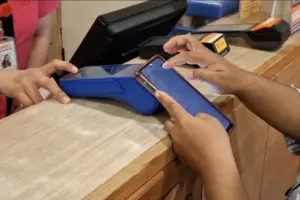 BI Terangkan Kendala QRIS Tap di iPhone: Apple Belum Izinkan Akses NFC untuk Pihak Ketiga