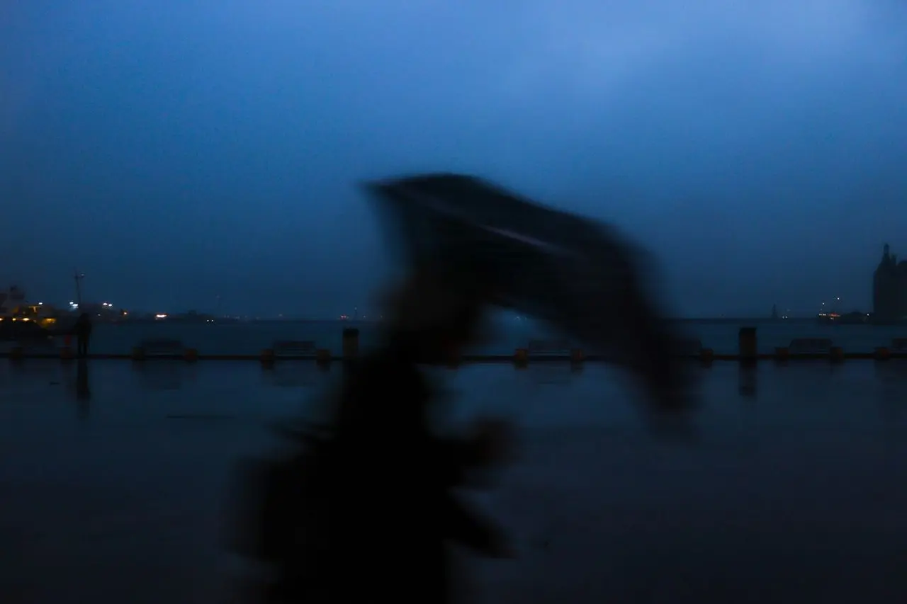 BMKG Ingatkan Potensi Cuaca Ekstrem di Berbagai Wilayah Indonesia pada 9-10 Februari 2026