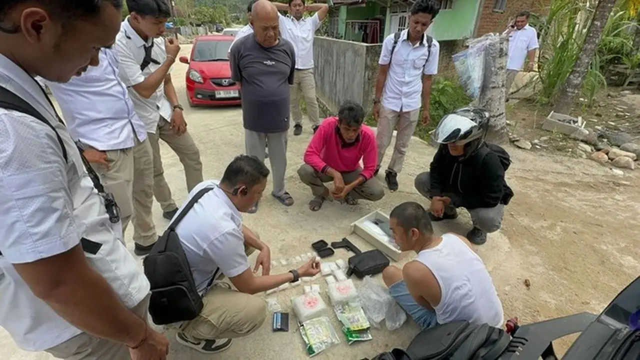BNNP Sumbar Ungkap Peredaran Sabu 2,8 Kg di Padang, Pelaku Sembunyikan Barang di Mobil Innova