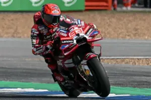 Bos Ducati Davide Tardozzi Angkat Bicara Soal Penalti Marc Marquez: Tegaskan Tak Ada Kontak dengan Pedro Acosta