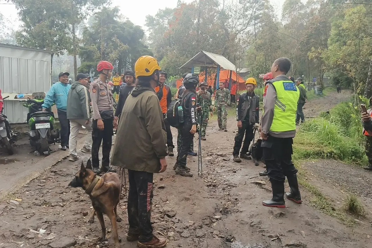 BPBD Karanganyar Evakuasi Jasad Yazid Ahmad Firdaus yang Hilang 20 Hari di Bukit Mongkrang