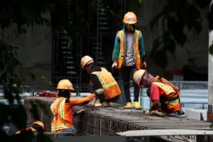 BPS Catat Pergeseran Positif: Mayoritas Pekerja Indonesia Kini Bekerja Lebih dari 35 Jam Seminggu
