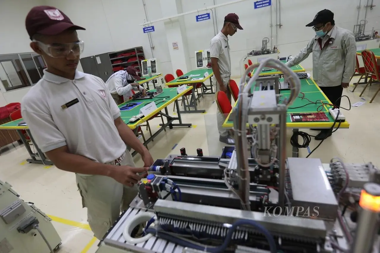 BPS Ungkap Ironi Lulusan SMK: Jadi Penyumbang Pengangguran Tertinggi di Tengah Masifnya Hilirisasi BPS Ungkap Ironi Lulusan SMK: Jadi Penyumbang Pengangguran Tertinggi di Tengah Masifnya Hilirisasi