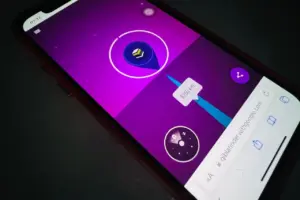 Cara Mudah Cek Arah Kiblat Online Saat Bepergian Menggunakan HP Melalui Tiga Metode Praktis Ini