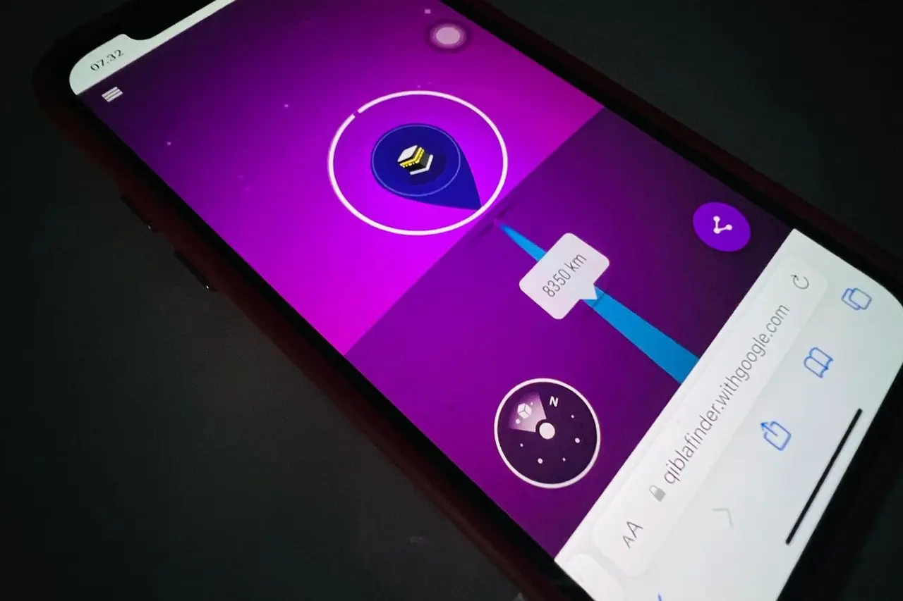 Cara Mudah Cek Arah Kiblat Online Saat Bepergian Menggunakan HP Melalui Tiga Metode Praktis Ini