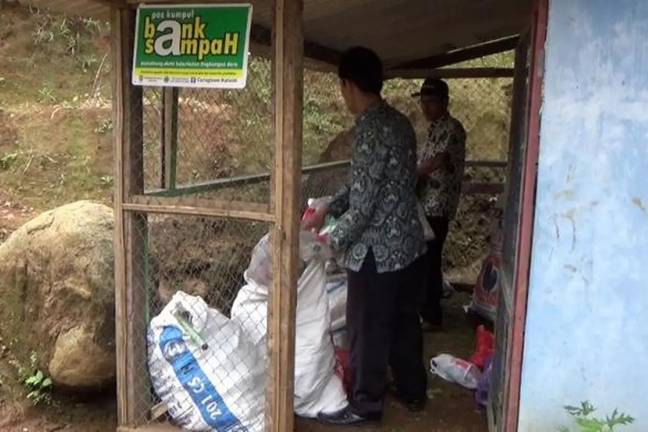 CCEP Indonesia Reaktivasi 12 Bank Sampah di Cipinang Melayu Guna Perkuat Ekonomi Sirkular Nasional