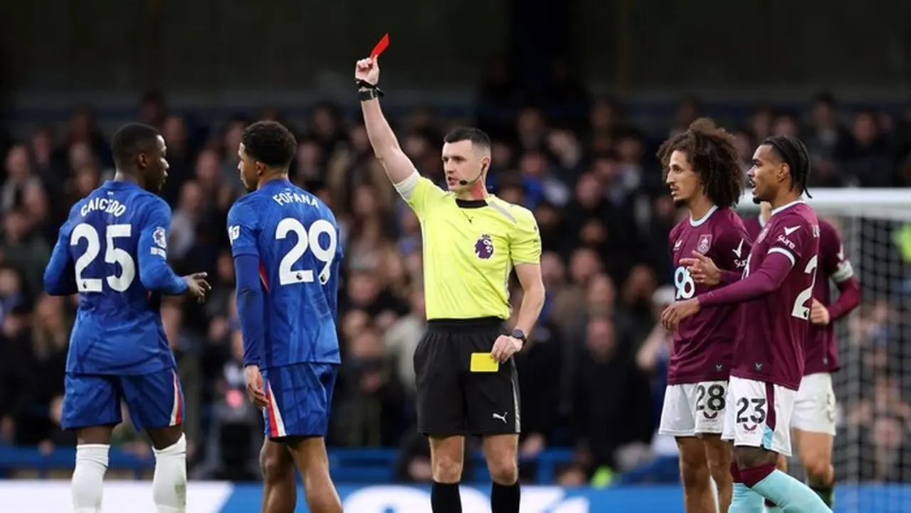 Chelsea Gagal Menang di Stamford Bridge: Soroti Kebiasaan Buang Poin dan Koleksi Kartu Merah Terbanyak Chelsea Gagal Menang di Stamford Bridge: Soroti Kebiasaan Buang Poin dan Koleksi Kartu Merah Terbanyak