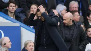 Chelsea Gagal Menang Lagi, Liam Rosenior Tegaskan Perlunya Tanggung Jawab dan Konsentrasi Pemain