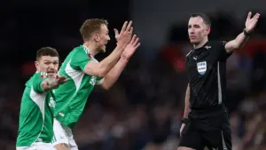 Chris Kavanagh Diistirahatkan dari Premier League Usai Rentetan Keputusan Kontroversial di Piala FA