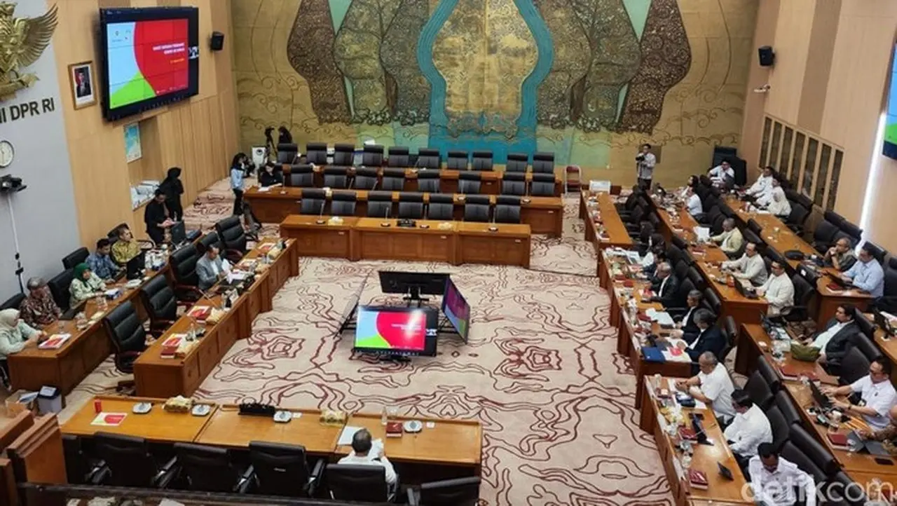 Debat Panas Komisi XII DPR: PDIP Tuding Bahlil Bohong Soal Lifting Migas, Golkar Beri Pembelaan