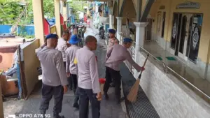 Ditpolairud Polda Metro Jaya Soroti Kebersihan Lingkungan, Gelar Aksi Bersih-bersih Masjid di Jakut