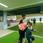 Ernando Ari Tukar Jersey dengan Suporter Setia Sugiarti, Kisah Haru di Balik Kemenangan Persebaya