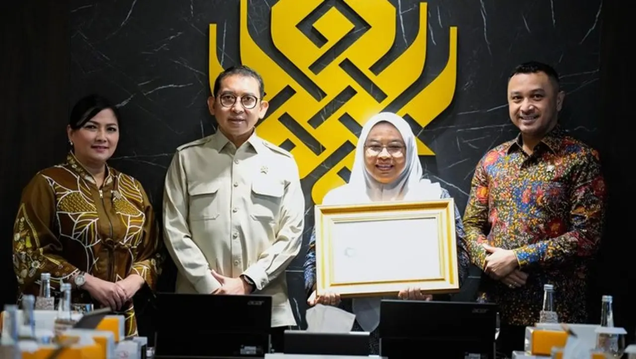 Fadli Zon Serahkan Penghargaan ZI-WBK ke Tiga Satker, Tekankan Integritas Sebagai Fondasi Kerja