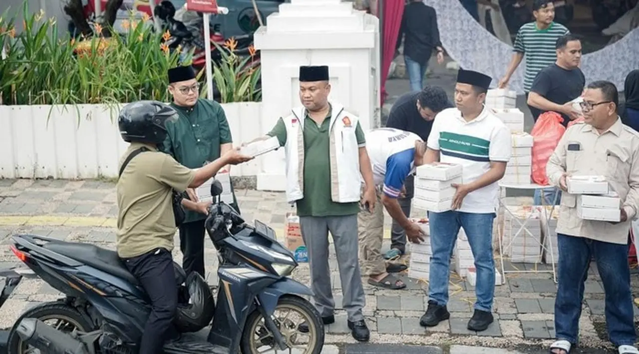 Gerindra Sumut Umumkan Program Berbagi 1.000 Takjil dan Nasi Kotak Setiap Hari Selama Ramadan Gerindra Sumut Umumkan Program Berbagi 1.000 Takjil dan Nasi Kotak Setiap Hari Selama Ramadan