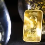 Harga Emas Hari Ini Turun 0,8 Persen, Pasar Pantau Sinyal Suku Bunga The Fed dan Risalah Rapat FOMC