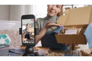 Heru Sutadi Ungkap Dampak AI Host Live Shopping Terhadap Efisiensi Operasional dan Kepercayaan Konsumen