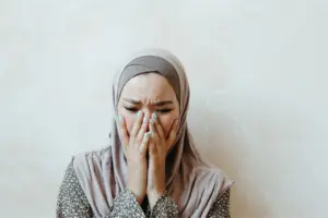 Hukum Menangis Saat Puasa: Penjelasan Ulama dan Dalil Fikih Terkait Pembatal Ibadah Ramadhan