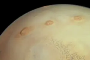 Ilmuwan Temukan Bukti Aktivitas Magma Mars yang Bertahan Lama di Bawah Permukaan Pavonis Mons