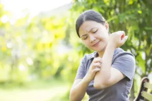 Ilmuwan Ungkap Mekanisme ‘Rem’ Alami Tubuh Hentikan Garukan Gatal Berlebihan
