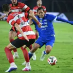 Jelang Persebaya vs Persib, Adam Alis Bahas Mental Tim dan Waspadai Kebangkitan Bajul Ijo