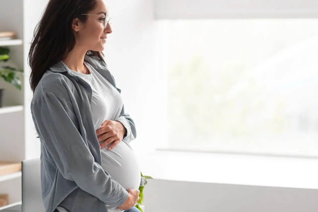 Jelaskan Ketentuan Puasa Ramadhan bagi Ibu Hamil dan Menyusui: Wajib atau Cukup Bayar Fidyah?